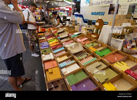 st tropez craft stalls.